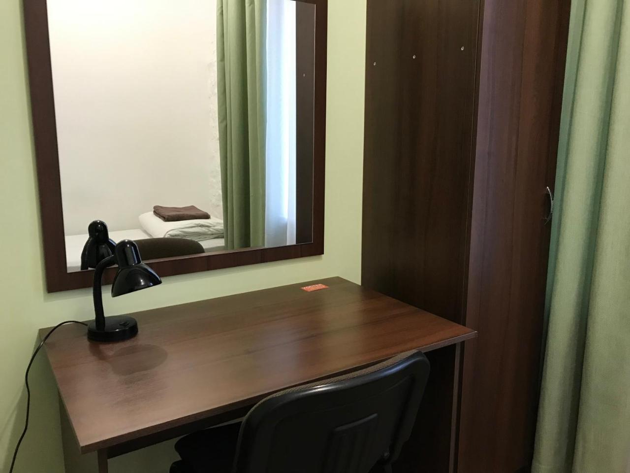 Одномісний номер зі спільним душем та туалетом